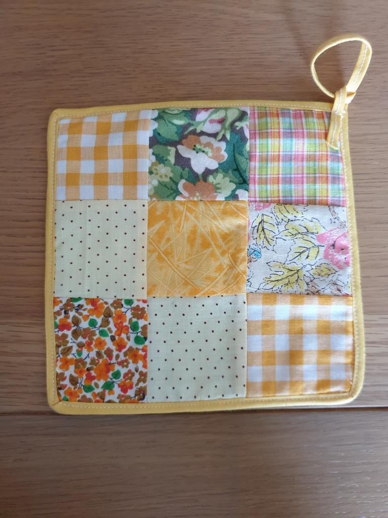 Vintage, retro, patchwork pannenlap. Geel. 16x16 cm., Ophalen of Verzenden, Zo goed als nieuw, Geel