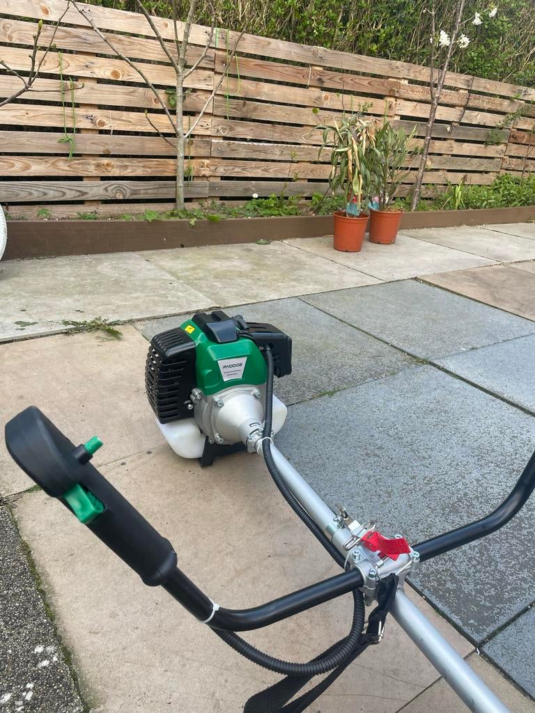 Nieuwe Bosmaaier 2025 Benzine - Mes & Draad - Ongebruikt, Ophalen of Verzenden, Nieuw, Benzine