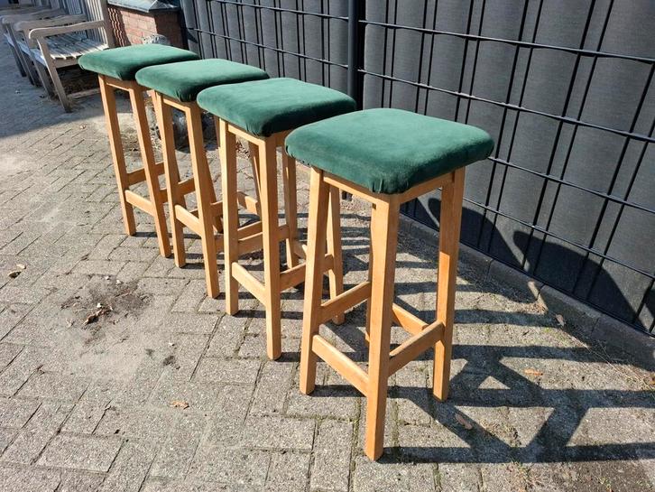 Toffe leuke Vintage barkruk 3 + 1 gratis. Zie omschr,, Huis en Inrichting, Barkrukken, Gebruikt, 60 tot 90 cm, Hout, 4 krukken