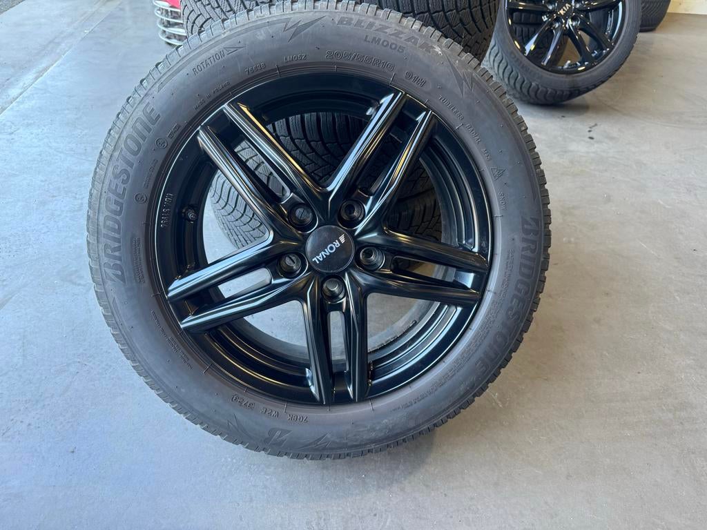 Set van 4 Bridgestone winterbanden met velgen Kia Ceed, Auto-onderdelen, Ophalen, Gebruikt, 16 inch, Banden en Velgen