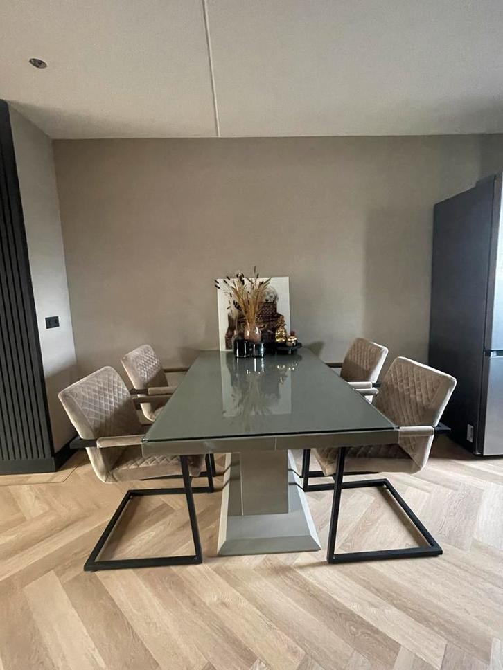 Eettafel met glasplaat en 4 stoelen - Eric Kuster stijl, Huis en Inrichting, Tafels | Eettafels, Zo goed als nieuw, 50 tot 100 cm