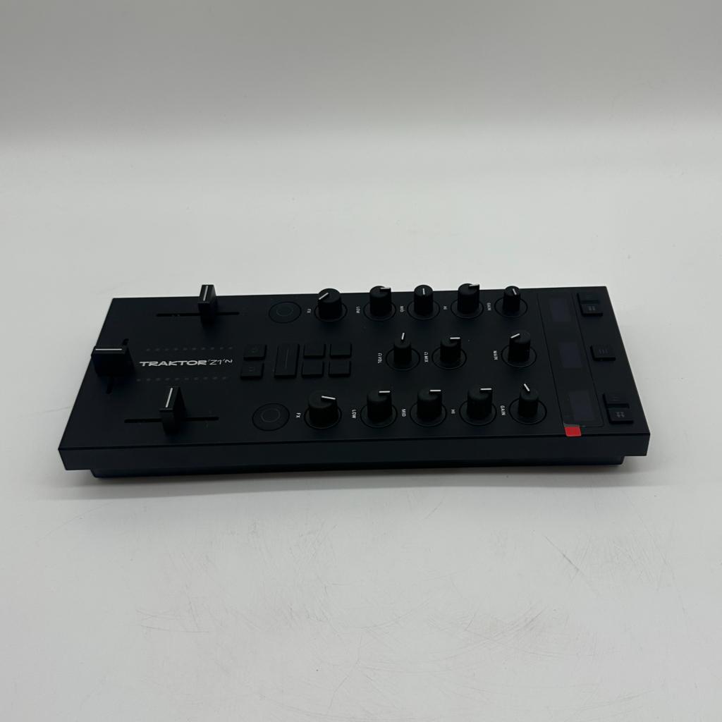 Traktor Z1 MK2 - Compact 2 Channel Mixer - Garantie, Muziek en Instrumenten, Dj-sets en Draaitafels, Zo goed als nieuw