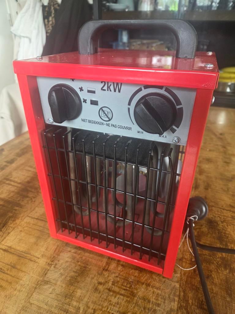 Compacte 2KW elektrische kachel - Ideaal voor kleine ruimtes, Gebruikt, Overige soorten, Elektrisch, Ophalen of Verzenden