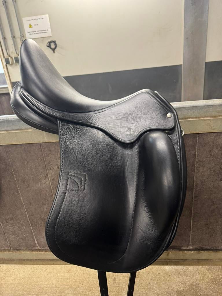 Childeric dressuur zadel 17,5 inch te koop, Dieren en Toebehoren, Ophalen, Gebruikt, Dressuur