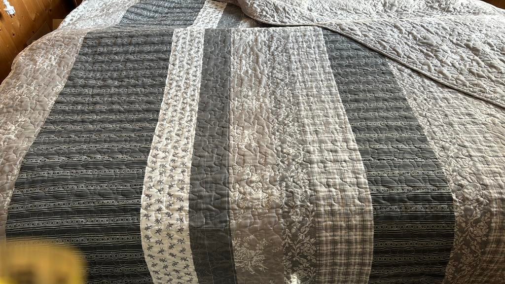 Bedden sprei 2,50x2,40, Huis en Inrichting, Ophalen, Gebruikt, Tweepersoons, Grijs