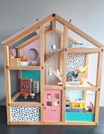 Hema Poppenhuis met Poppetjes en Meubels, Ophalen, Zo goed als nieuw, Poppenhuis