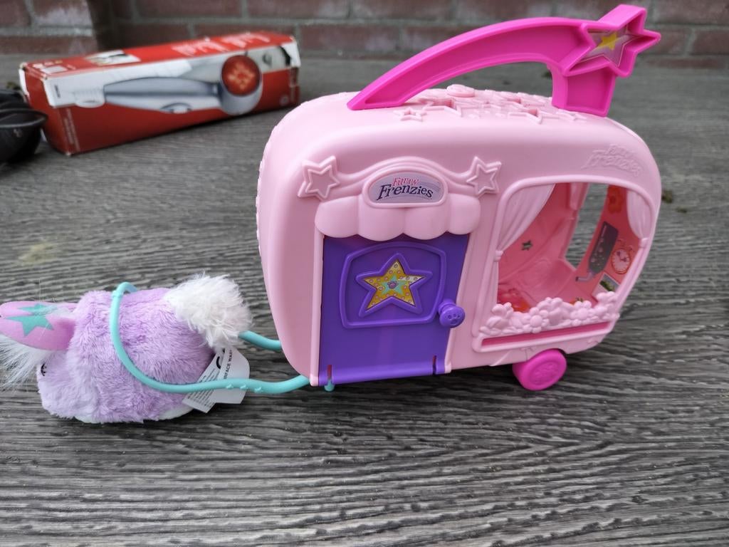 Furry Frenzies caravan met beestjes, Ophalen