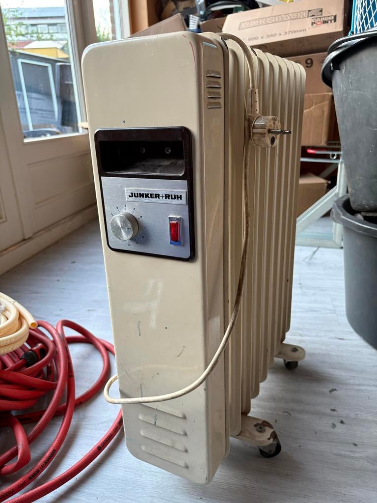 Ouderwetse olie gevulde kachel Junker 2000 W, Huis en Inrichting, Kachels, Oliekachel, Gebruikt, Overige brandstoffen, Ophalen of Verzenden