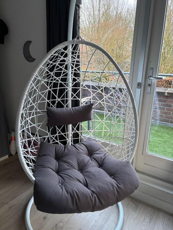 Hangstoel Swing met standaard - Wit/Grijs, Huis en Inrichting, Stoelen, Zo goed als nieuw, Eén, Metaal, Wit, Ophalen