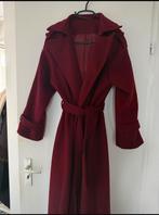 Lange Bordeaux Rode Jas met Ceintuur, Ophalen of Verzenden, Zo goed als nieuw, Maat 38/40 (M), Rood