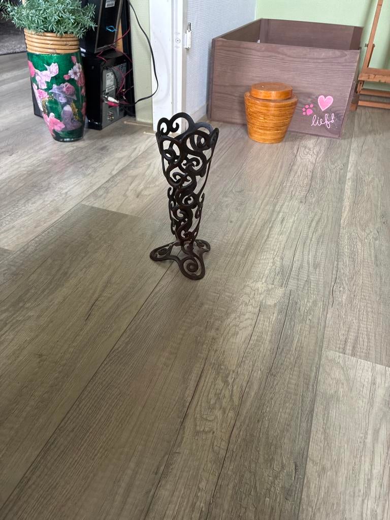 Decoratieve metalen vaas/houder met krulmotief, Ophalen