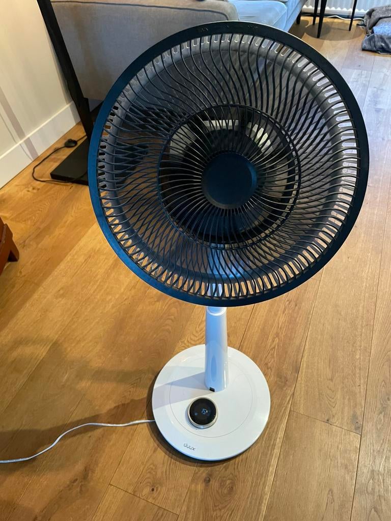 Duux whisper ventilator, Witgoed en Apparatuur, Ventilatoren, Ophalen, Zo goed als nieuw, Statiefventilator