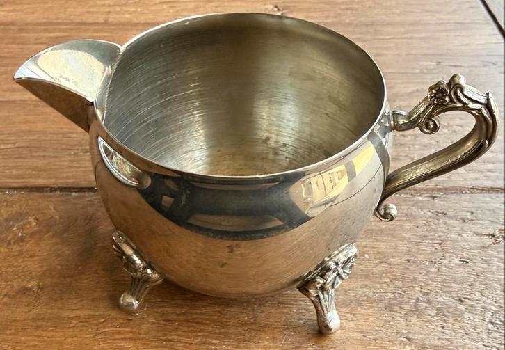 Verzilverd melkkannetje op pootjes, Antiek en Kunst, Antiek | Goud en Zilver, Zilver, Ophalen of Verzenden