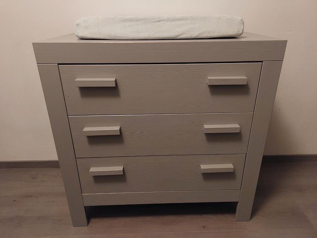 Zsm Complete babykamer grijs - Commode, kast en ledikant, Ophalen, Gebruikt, Jongetje of Meisje