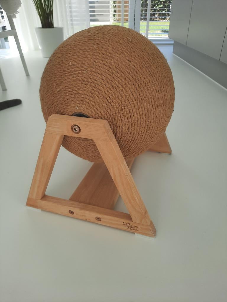 Krabbol / krabpaal voor katten en kittens Designed by Lotte, Ophalen of Verzenden, Zo goed als nieuw, Krabpaal