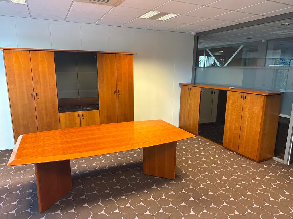 Houten kantoormeubilair
