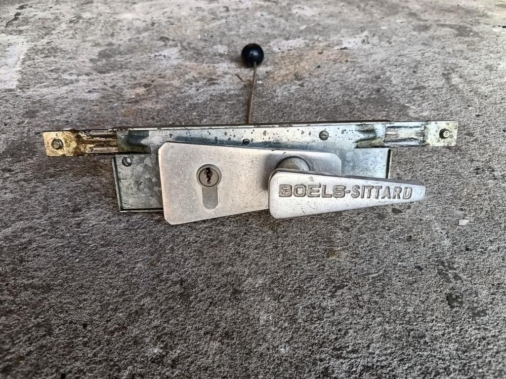 Gezocht! 'Boels Sittard' garagedeurslot, Ophalen of Verzenden, Gebruikt, IJzer, Slot