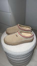 Nieuwe Ugg Tasman pantoffels maat 39 in crème kleur, Ophalen of Verzenden, Nieuw, Beige, Pantoffels of Sloffen