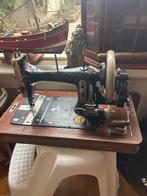Antieke naaimachine met houten kap, Ophalen of Verzenden