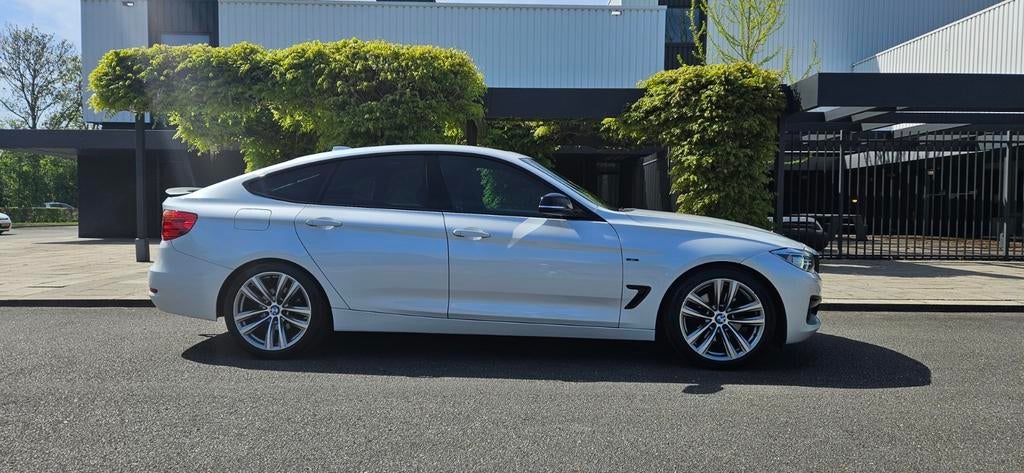 BMW 3-Serie GT 328I Aut8 2013 Wit, Auto's, Automaat, 745 kg, Zwart, 4 cilinders