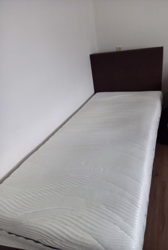 Eenpersoonsbed met matras - Zo goed als nieuw, Huis en Inrichting, Slaapkamer | Bedden, Zo goed als nieuw, Eenpersoons, 90 cm