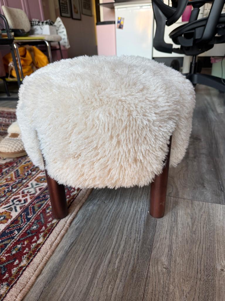 Fluffy poefje/voetenbankje xenos, Huis en Inrichting, Banken | Voetenbanken en Poefen, Ophalen, Minder dan 50 cm, Rond, Minder dan 50 cm
