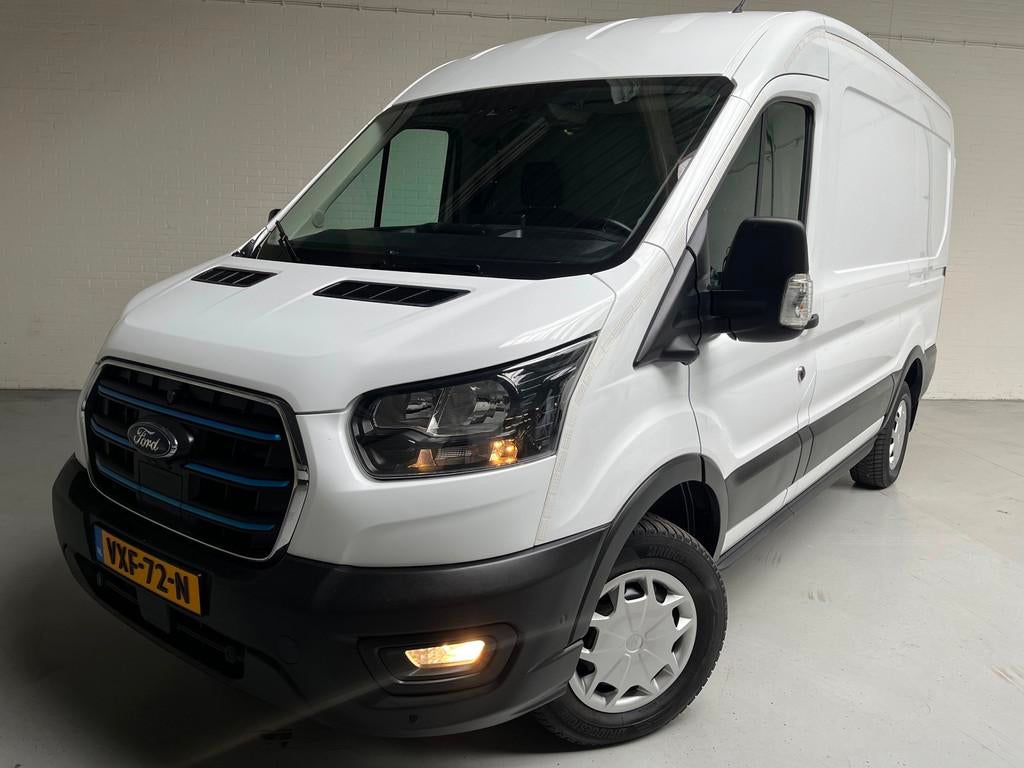 Ford E-Transit SERVICEWAGEN ELEKTRISCH 350 L2H2 Trend 68 kWh, Auto's, Automaat, Gebruikt, Met garantie (alle), Wit