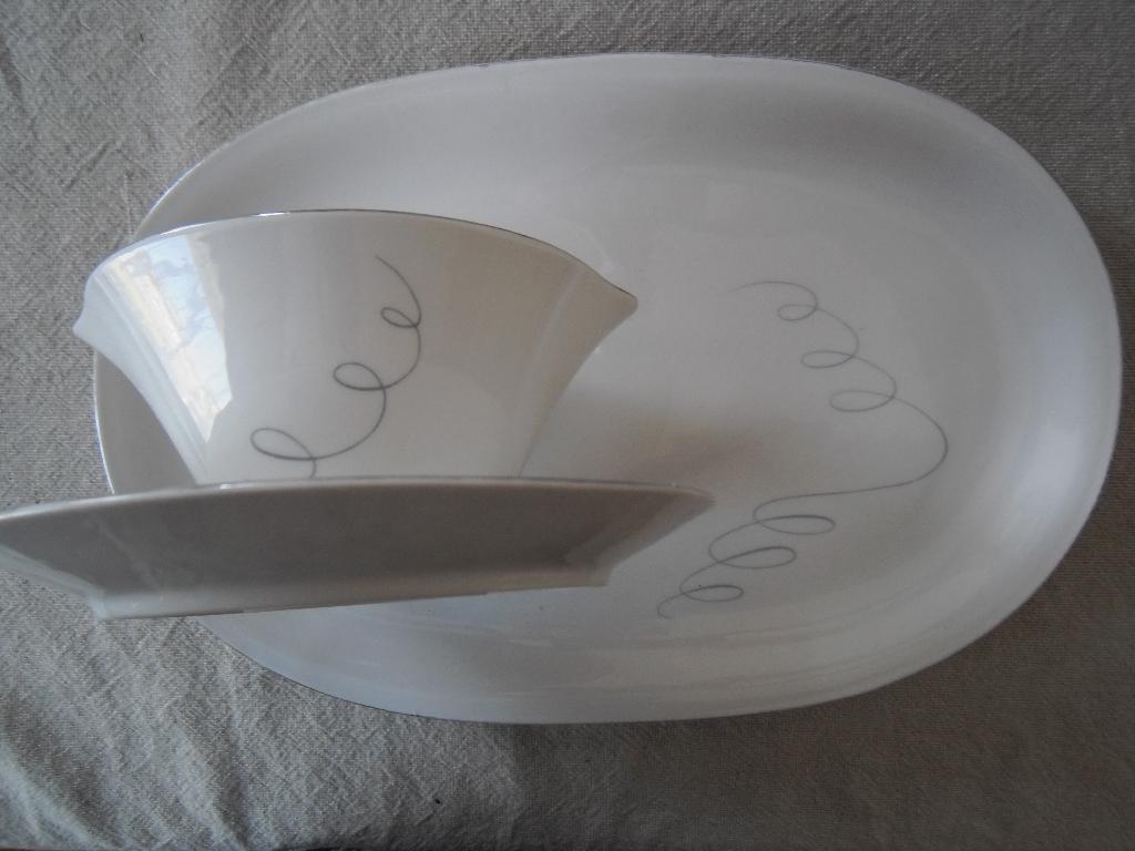 juskom en schaal Wunsiedel Bavaria Sagitta vintage, Huis en Inrichting, Keuken | Servies, Gebruikt, Ophalen of Verzenden, Schaal of Schalen