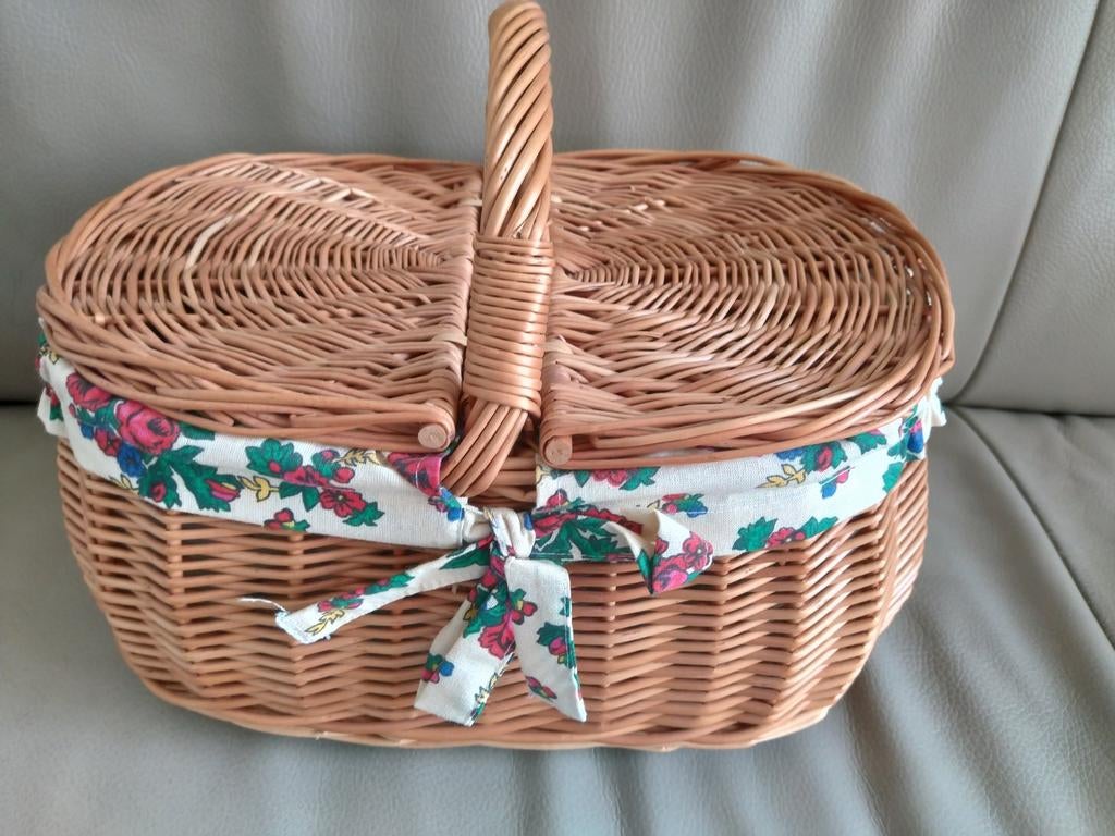Nieuwe rieten mand met bloemenbekleding, Mand, Nieuw, Ophalen of Verzenden, Riet