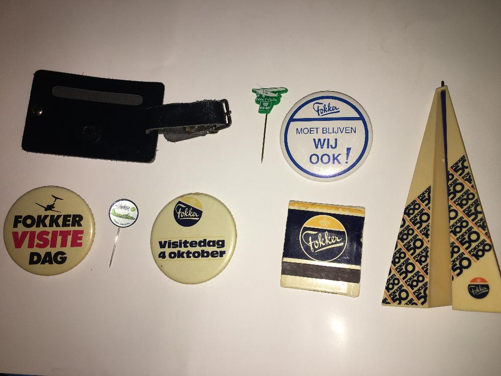 Fokker kofferlabel lucifersdoos buttons speldjes pen 50 100, Ophalen of Verzenden, Zo goed als nieuw, Patch, Badge of Embleem