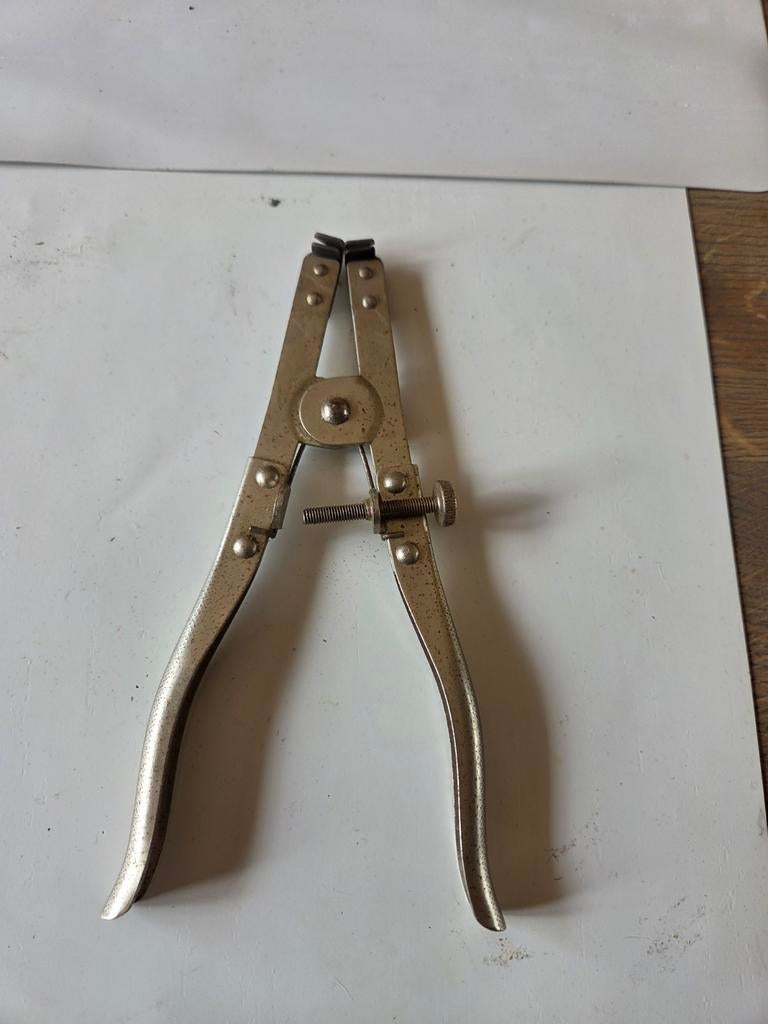 Zuigerveertang merk Gedore, Ophalen