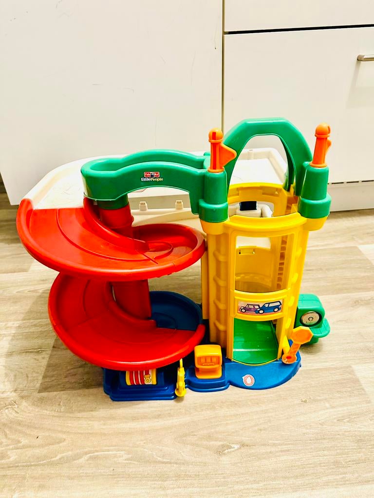 Fisher Price garage met lift, Intertoys/Bartsmit, Ophalen of Verzenden, Zo goed als nieuw, Speelset