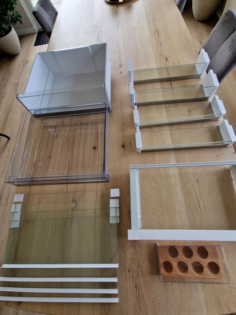 ATAG Koelkast onderdelen: Groentelades, Plateaus, Flessenhou, Ophalen