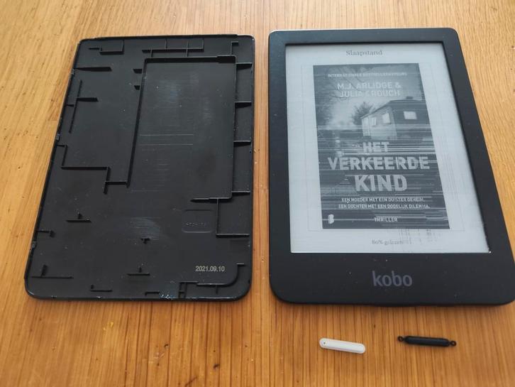 Kobo Clara HD e-reader met defect scherm en powerknop, Computers en Software, E-readers, Niet werkend, 6 inch of minder, Touchscreen