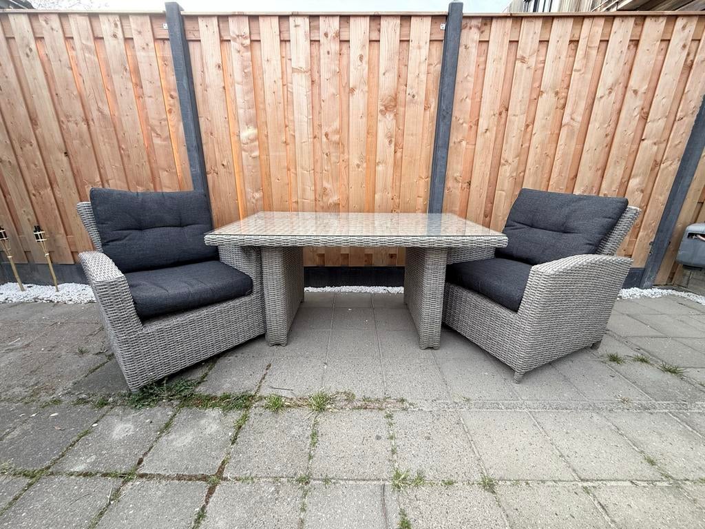 Tuinset met tafel en twee stoelen en kussens, Tuin en Terras, Tuinsets en Loungesets, Gebruikt, Eettafel, Wicker, Tuinset