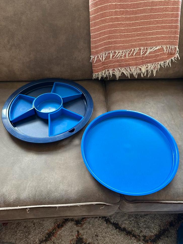 Tupperware serveerschaal met deksel - Blauw, Huis en Inrichting, Keuken | Tupperware, Gebruikt, Schaal, Blauw, Ophalen of Verzenden