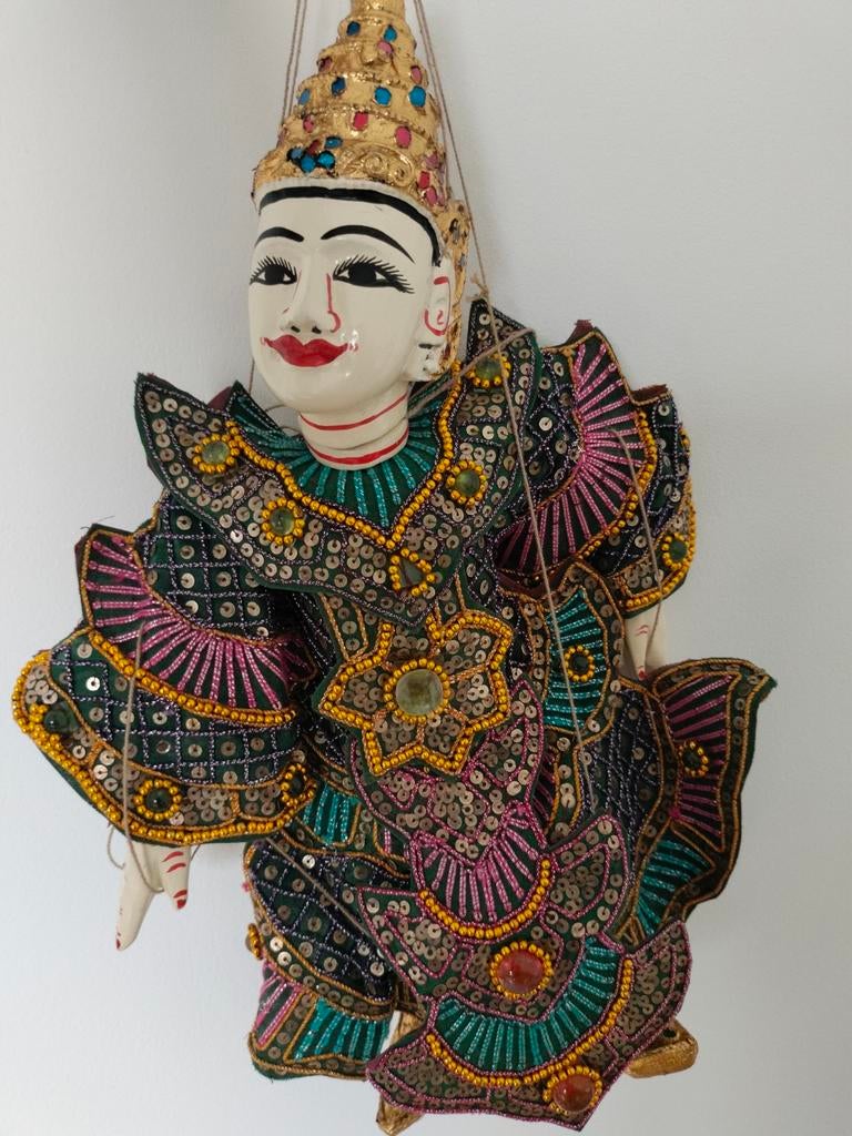 Marionet uit myanmar, Verzenden