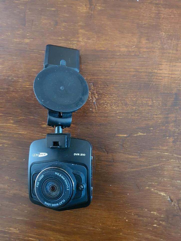 Carcam DVR 210 dashcam met zuignap en oplader, Auto diversen, Dashcams, Ophalen of Verzenden