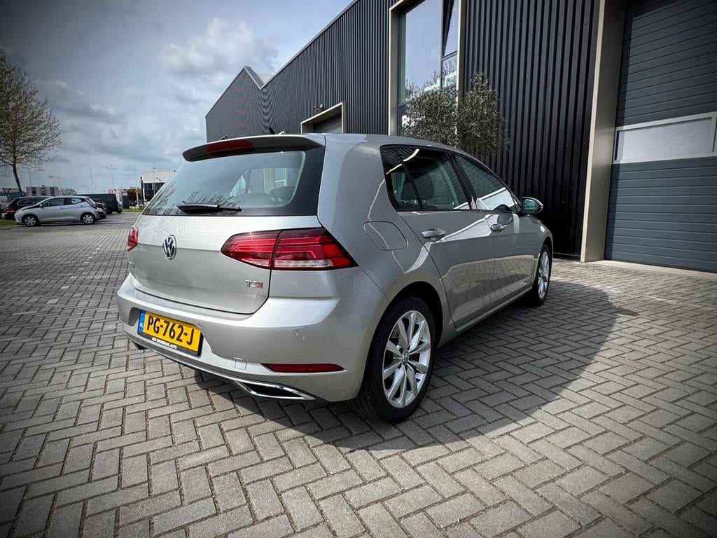 Volkswagen Golf 7.5 Highline 1.4TSI 125pk 7-DSG Massage, 125 pk, Zwart, 4 cilinders, 4 stoelen