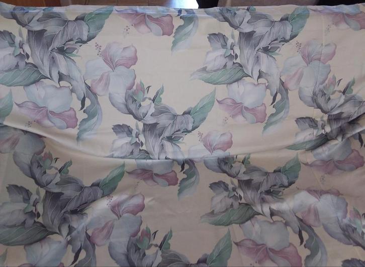 2 Nieuwe gordijnen van 232 cm hoog en elk 200 cm breed, Huis en Inrichting, Stoffering | Gordijnen en Lamellen, Nieuw, 200 cm of meer