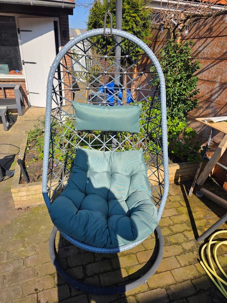 Hangstoel met kussens., Tuin en Terras, Tuinstoelen, Zo goed als nieuw, Ophalen