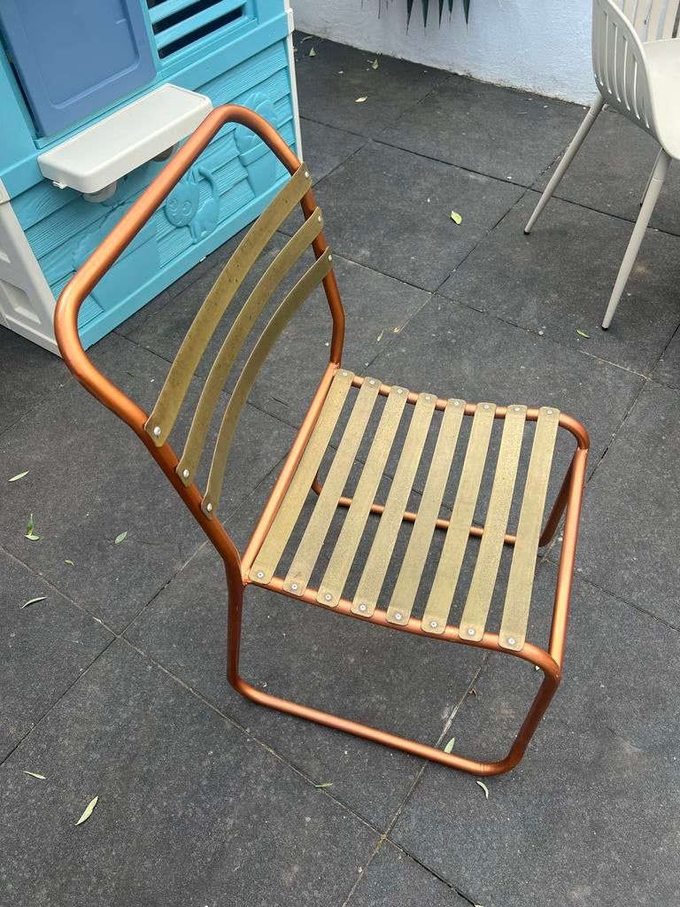 Gratis af te halen: Koperkleurige stoel met gouden banden, Ophalen, Gebruikt, Overige kleuren, Metaal