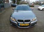 BMW 3-Serie 2.0 I 320 TOURING 125KW AUT High Executive Corpo, Auto's, BMW, Euro 5, 4 cilinders, 1435 kg, Grijs