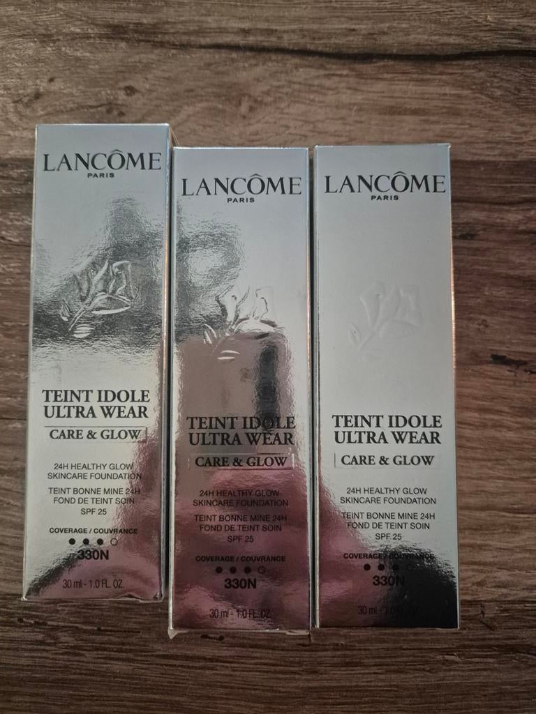 Lancôme Teint Idole Ultra Wear Care & Glow 330N, Ophalen of Verzenden, Nieuw, Beige, Gehele gezicht
