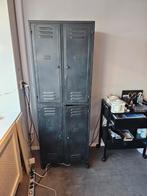 Zwarte lockerkast met planken, Ophalen