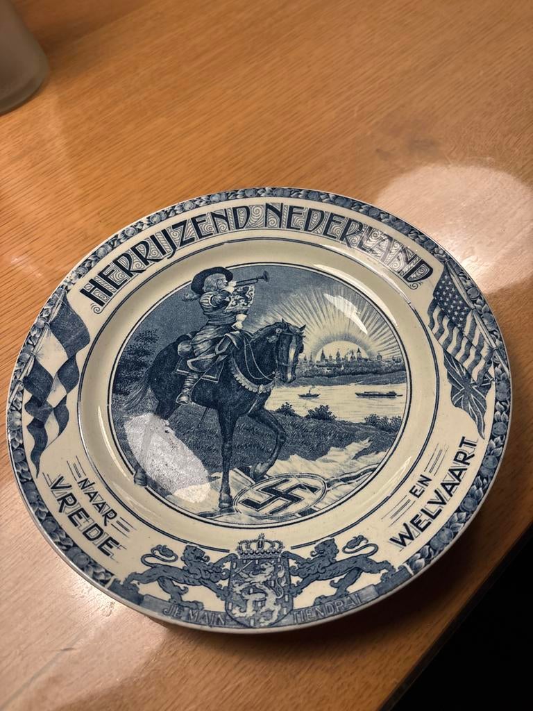 Antiek 'Herrijzend Nederland' gedenkbord 1945, Ophalen of Verzenden