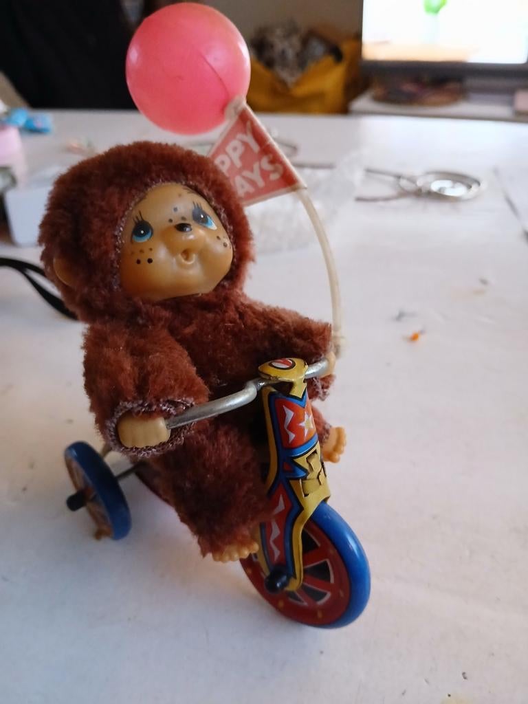 Prachtig opeindbaar blikken popje op driewieler, Ophalen of Verzenden