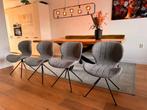 4 Zuiver OMG eetkamerstoelen grijs, Huis en Inrichting, Stoelen, Ophalen of Verzenden, Zo goed als nieuw, Vier, Stof