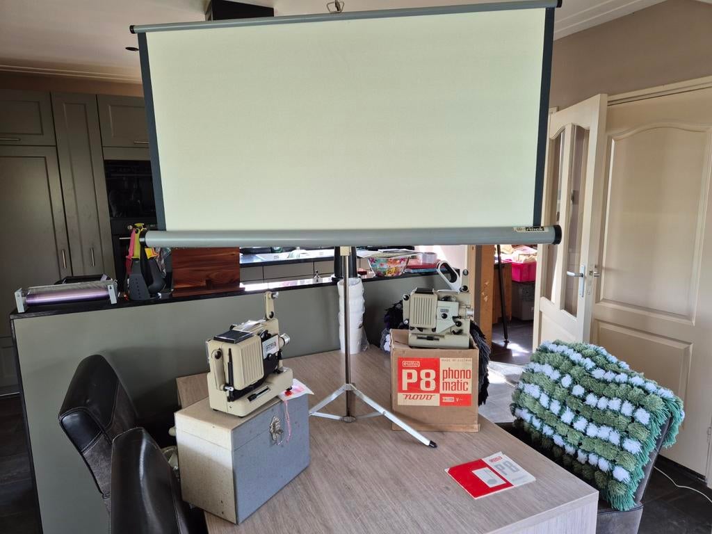 Vintage Eumig P8 Novo Phonomatic filmprojector met scherm, Ophalen of Verzenden, Eumig, Overige resoluties, Gebruikt