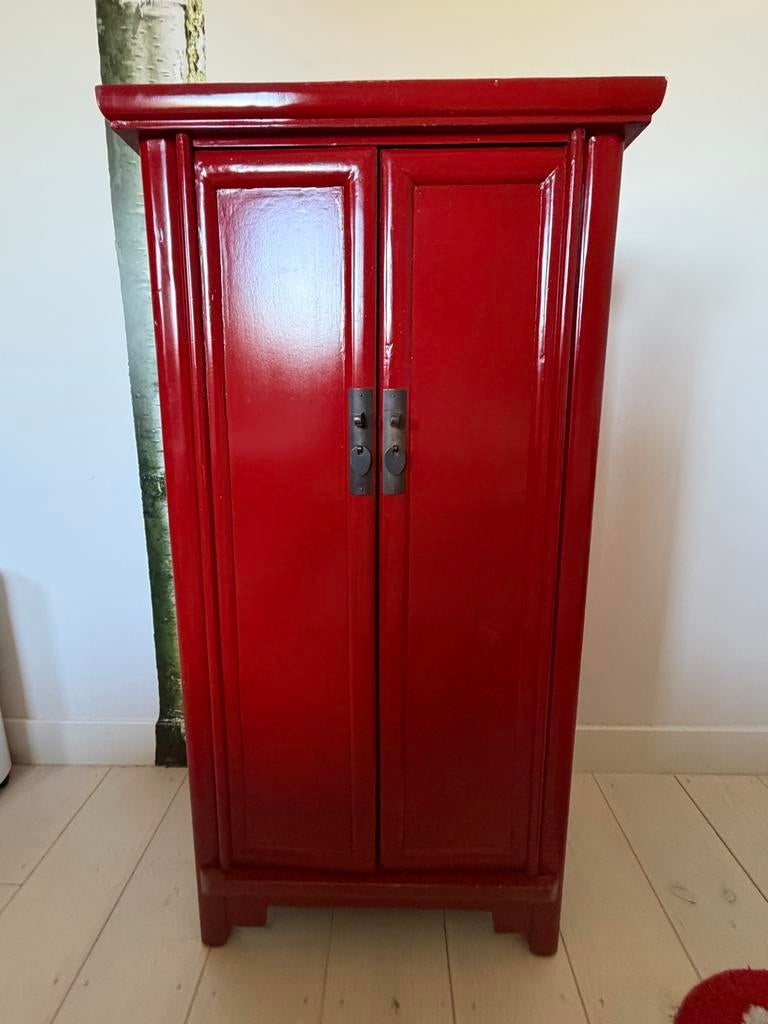 Prachtige Rood Chinese kastje - Eyecatcher in Huis, Huis en Inrichting, Kasten | Overige, Ophalen, Zo goed als nieuw